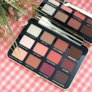 🍑Too Faced Just Peachy Velvet Matte Eye Shadow Palette🍑